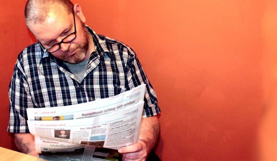hand-man-person-newspaper-information-news-984438-pxhere.com
