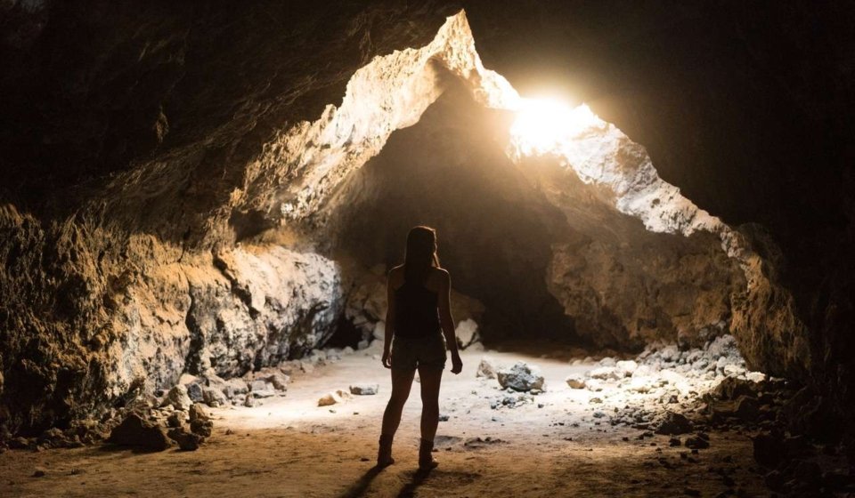light-girl-sun-woman-formation-cave-42727-pxhere.com